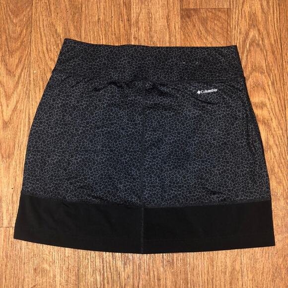 Columbia Black and Gray Animal Print Skirt with Built in Shorts Size Small - Picture 2 of 8